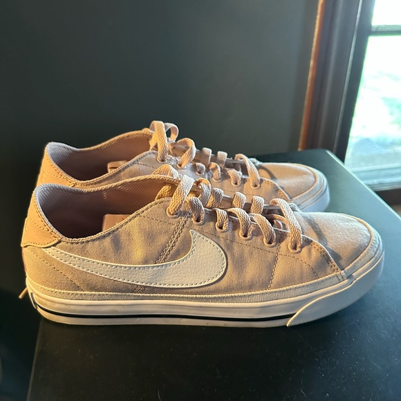 Nike Shoes - Nike sneakers women’s size 8.5 light pink